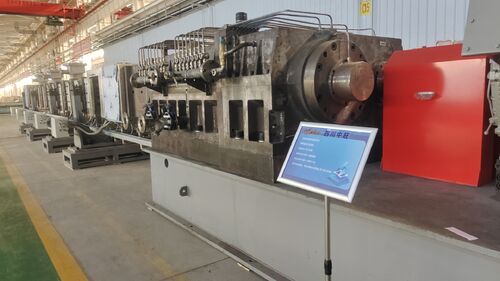 أربعة ZHP330 أجهزة طحن للطاقة النفطية التخفيضية تجمعت في منتزه Lanzhou Petrochemical Equipment.